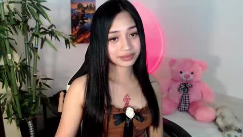 Snapshot of devine_goddessx chatting on February 6, 6:13 pm Devine Greyson online show from February 6, 6:13 pm