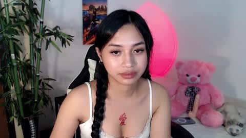 Snapshot of devine_goddessx chatting on February 7, 12:42 am Devine Greyson online show from February 7, 12:42 am