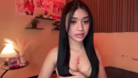 Snapshot of devine_goddessx chatting on October 19, 9:54 am Devine Greyson online show from October 19, 9:54 am