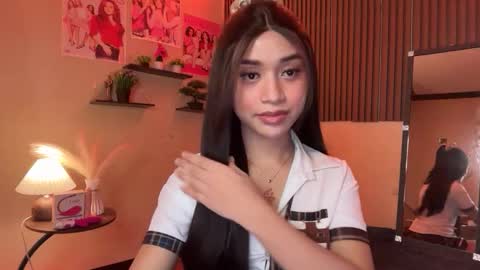 Snapshot of devine_goddessx chatting on October 22, 8:47 am Devine Greyson online show from October 22, 8:47 am