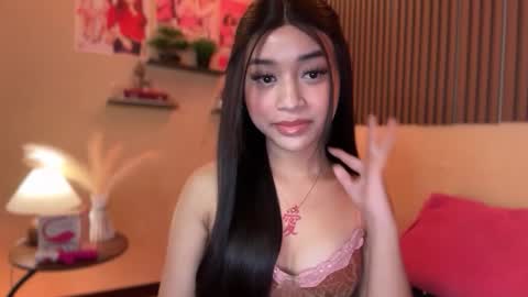 Snapshot of devine_goddessx chatting on October 28, 3:47 pm Devine Greyson online show from October 28, 3:47 pm