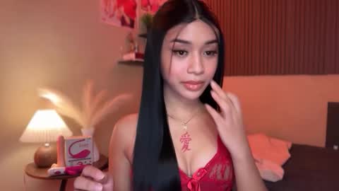 Snapshot of devine_goddessx chatting on November 24, 11:32 am Devine Greyson online show from November 24, 11:32 am