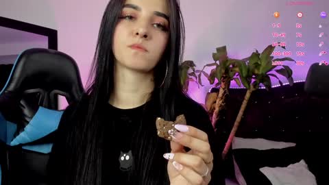 Snapshot of devlin_violet__ chatting on January 17, 6:15 am PaulaInsta  paulacastellanos 1Pvt open online show from January 17, 6:15 am