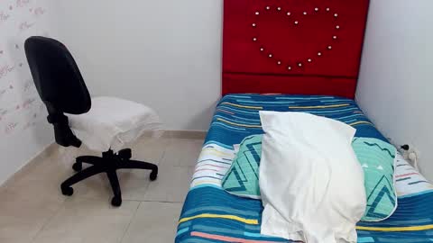 Snapshot of devorasexy2 chatting on March 3, 9:44 am Devora.. online show from March 3, 9:44 am