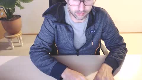 Snapshot of devswiss chatting on October 12, 7:29 am DevSwiss online show from October 12, 7:29 am