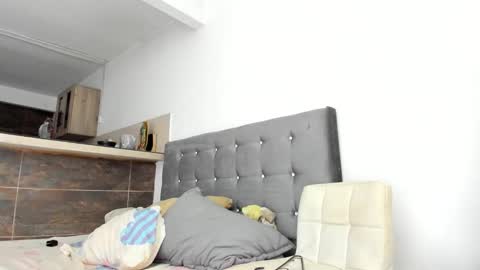 thumb up me please its important online show from January 5, 5:27 pm