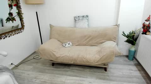 Deya online show from December 9, 11:34 pm