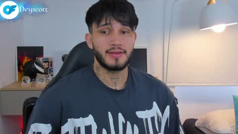 JULIAN online show from January 6, 9:43 pm