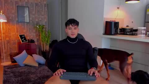 JULIAN online show from November 16, 9:09 pm