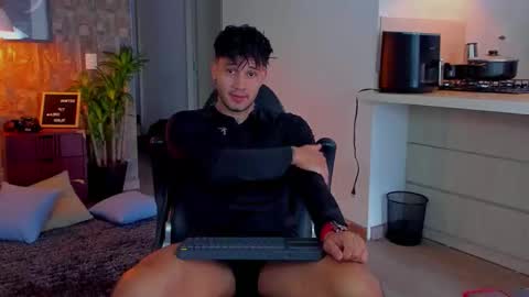 JULIAN online show from November 22, 9:14 pm