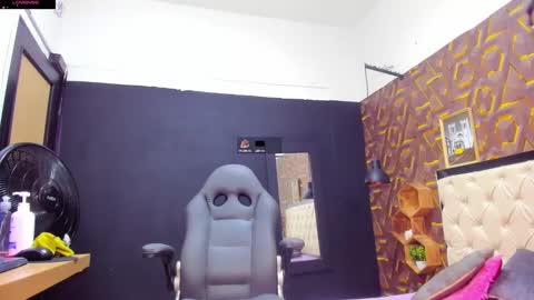 Madisson online show from February 5, 8:04 pm