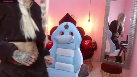 Snapshot of dhalton_x chatting on February 18, 3:46 am Dhalton online show from February 18, 3:46 am