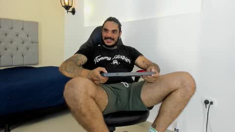 Snapshot of dhamian_wolf_hunter chatting on November 10, 9:25 pm dhaian online show from November 10, 9:25 pm