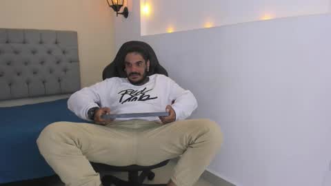 Snapshot of dhamian_wolf_hunter chatting on November 14, 9:13 pm dhaian online show from November 14, 9:13 pm