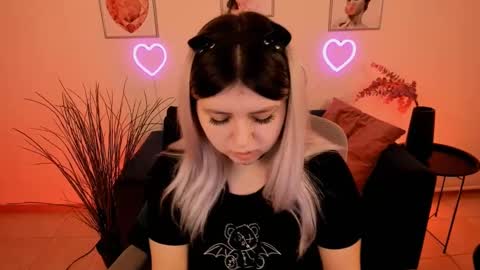 Dia online show from March 2, 6:30 pm