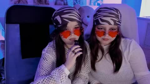 Dia online show from April 17, 8:01 pm