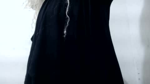 Snapshot of diabla_sexy22cm chatting on December 22, 8:33 am diabla_sexy22cm online show from December 22, 8:33 am