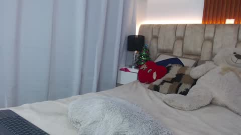 Snapshot of diamond_canela chatting on December 10, 4:34 am diamond_canela online show from December 10, 4:34 am