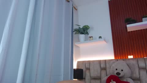 Snapshot of diamond_canela chatting on December 24, 3:05 am diamond_canela online show from December 24, 3:05 am