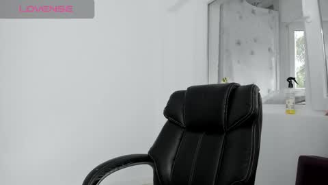 diamondkay_ online show from October 9, 7:06 am