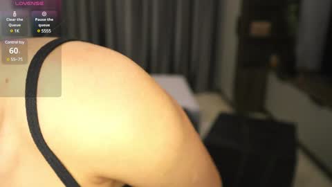 Snapshot of diamondpixie chatting on January 9, 8:22 pm Iris online show from January 9, 8:22 pm