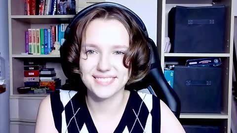 Snapshot of diana_back3 chatting on October 3, 4:26 pm diana_back3 online show from October 3, 4:26 pm