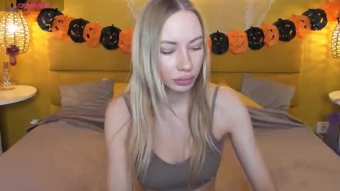 Snapshot of diana_garrett chatting on October 31, 1:39 am Diana online show from October 31, 1:39 am