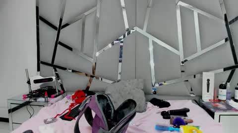 dianarous online show from February 7, 11:23 am