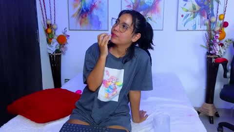 Ana  Leo online show from December 7, 6:04 pm