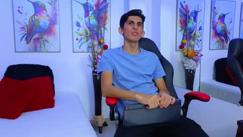 Ana  Leo online show from December 11, 1:49 pm