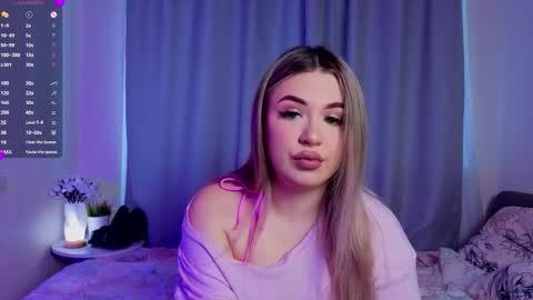 Snapshot of diannedibartolo chatting on December 4, 6:12 am diannedibartolo online show from December 4, 6:12 am