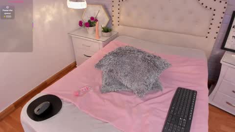 Snapshot of diannevega chatting on October 31, 7:59 pm call me princess dianne online show from October 31, 7:59 pm