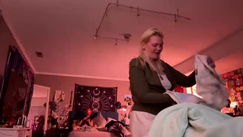 Snapshot of dickeddownsouth chatting on October 18, 8:04 am Beau online show from October 18, 8:04 am