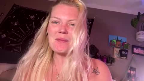 Snapshot of dickeddownsouth chatting on October 20, 4:57 am Beau online show from October 20, 4:57 am