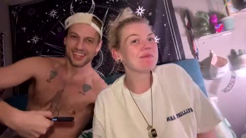 Snapshot of dickeddownsouth chatting on November 9, 5:17 am Beau online show from November 9, 5:17 am