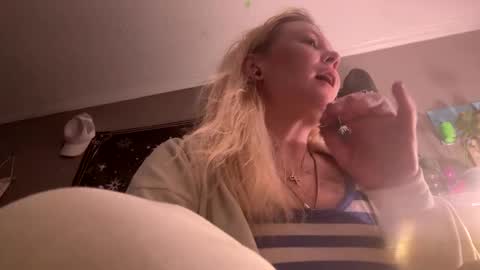 Snapshot of dickeddownsouth chatting on November 27, 3:19 am Beau online show from November 27, 3:19 am