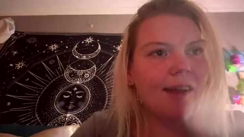 Snapshot of dickeddownsouth chatting on December 21, 5:03 am Beau online show from December 21, 5:03 am