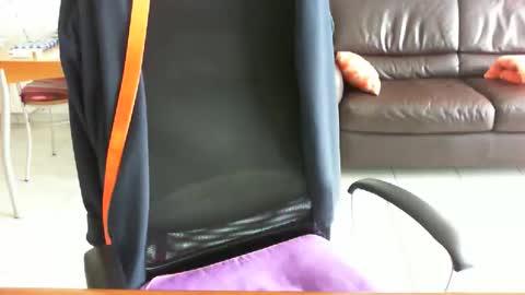 didonc from france..... online show from February 15, 11:19 am