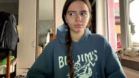 Leila online show from December 2, 9:14 am