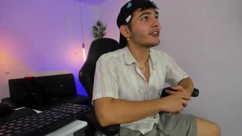 Snapshot of diegorogue_ chatting on December 9, 3:22 pm Diego rogue online show from December 9, 3:22 pm