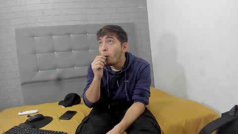 Snapshot of diegorogue_ chatting on December 13, 1:22 pm Diego rogue online show from December 13, 1:22 pm