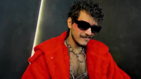 Snapshot of diemond_latinx98 chatting on November 28, 2:09 pm diemond_latinx98 online show from November 28, 2:09 pm