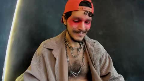 Snapshot of diemond_latinx98 chatting on December 2, 4:24 pm diemond_latinx98 online show from December 2, 4:24 pm