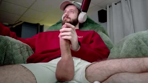 Snapshot of digbicknik chatting on February 9, 2:37 am digbicknik online show from February 9, 2:37 am