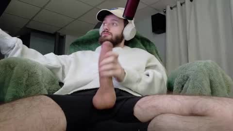 Snapshot of digbicknik chatting on February 12, 1:00 am digbicknik online show from February 12, 1:00 am