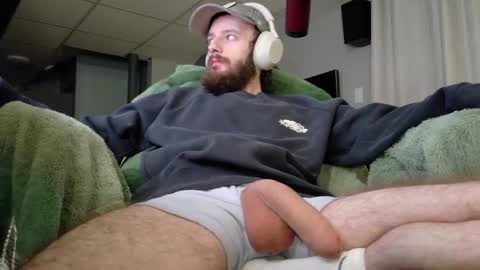 Snapshot of digbicknik chatting on March 2, 2:25 am digbicknik online show from March 2, 2:25 am