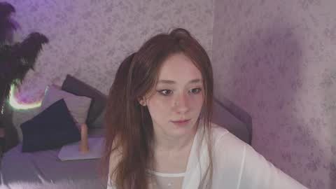 Hi im Alice 3 Im usualy online 03-10 or 17-21 UTC0 online show from March 4, 1:34 am