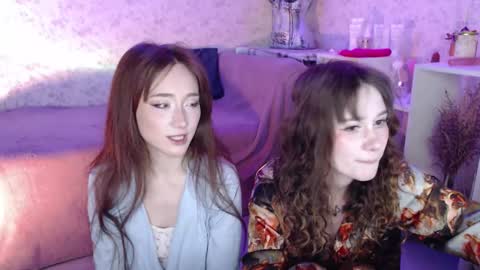 Hi im Alice 3 Im usualy online 03-10 or 17-21 UTC0 online show from December 23, 5:27 am