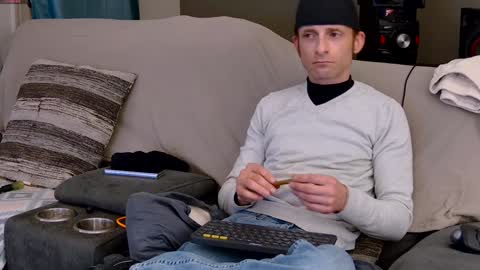 Snapshot of dilldough405 chatting on December 26, 12:14 am Dilldough405 online show from December 26, 12:14 am