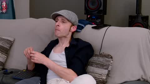 Snapshot of dilldough405 chatting on December 26, 3:27 am Dilldough405 online show from December 26, 3:27 am